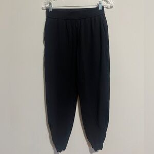 Lululemon Women’s size 4 black joggers